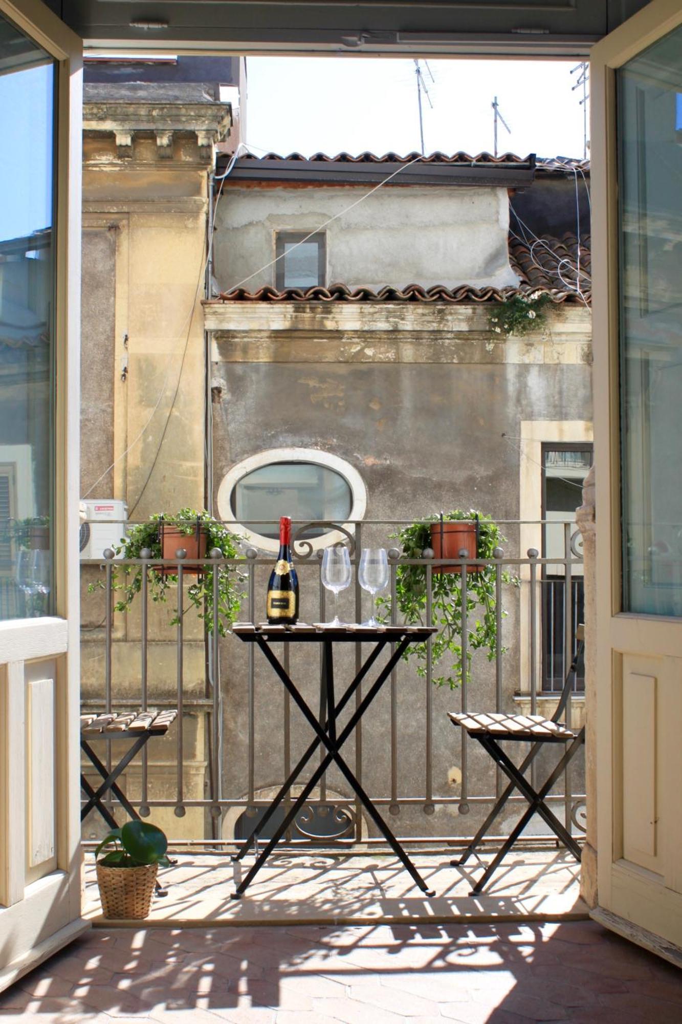 Civita Boutique Aeroporto di Catania Fontana Rossa Esterno foto